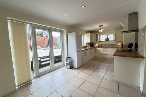 11 Derwent Drive, Aberdare, CF44 0LN