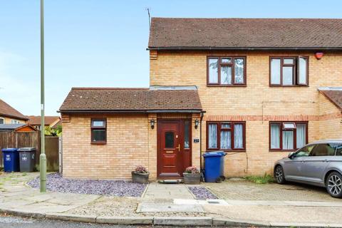 3 bedroom end of terrace house for sale, Hornbeams Rise, London