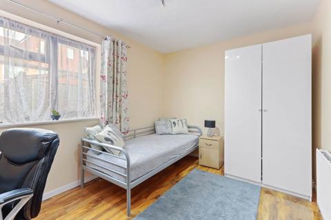 3 bedroom end of terrace house for sale, Hornbeams Rise, London