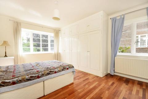 3 bedroom flat to rent, Roehampton Close, Roehampton, London, SW15