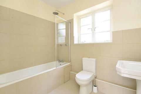 3 bedroom flat to rent, Roehampton Close, Roehampton, London, SW15