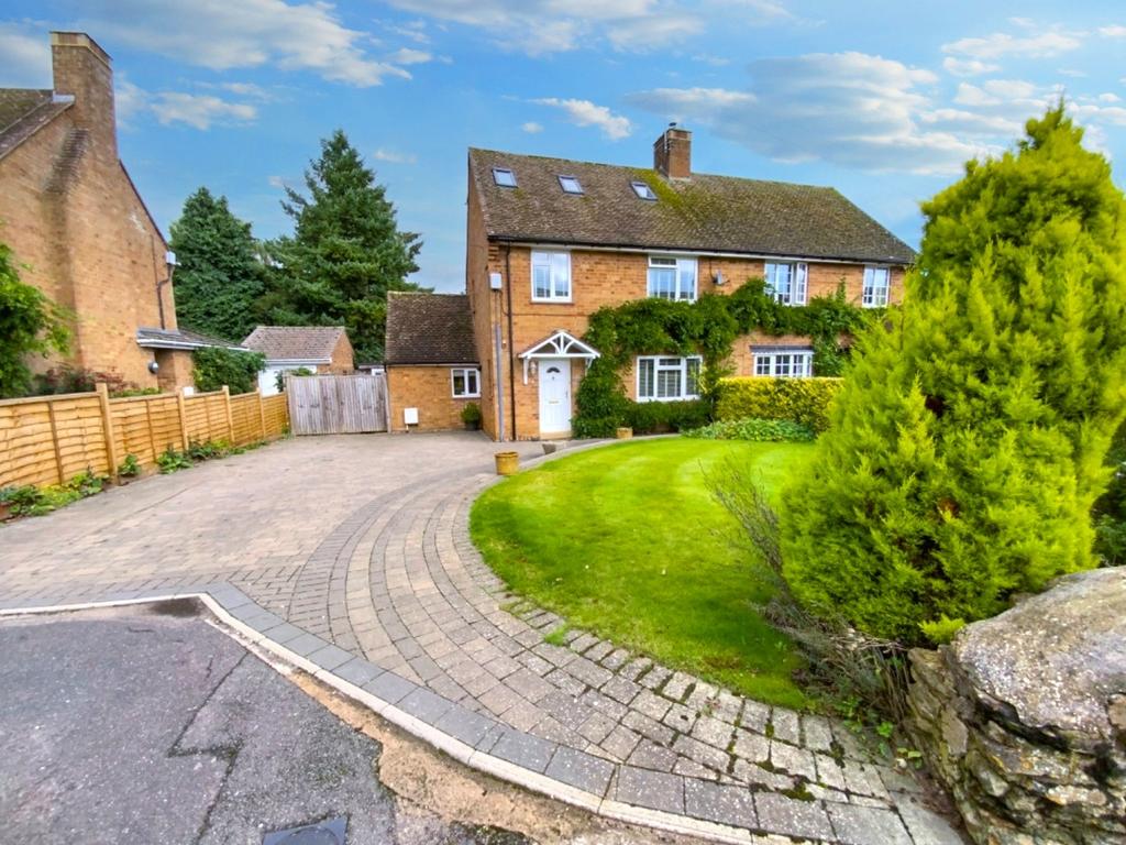 The Orchard, Staverton, NN11 6JA 4 bed semidetached house for sale £