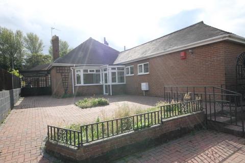 2 bedroom bungalow for sale, 1 Hilltop Road, Oakengates