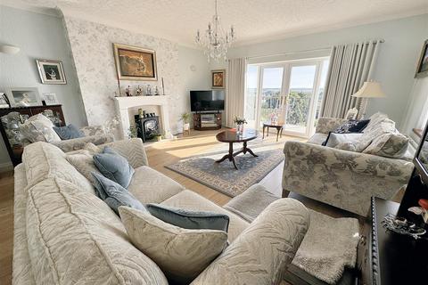 82 Ferry Road, Kidwelly, SA17 5EQ
