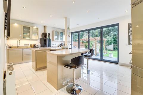 5 bedroom detached house for sale, Hilltop Walk, Harpenden, Hertfordshire, AL5