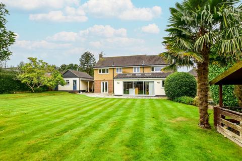 4 bedroom detached house for sale, Hilltop Road, Kings Langley, WD4