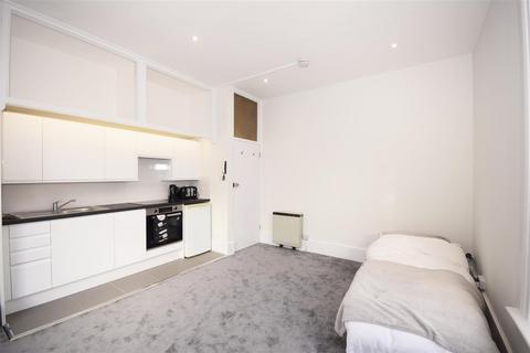 Studio to rent, Sheen Road, Richmond