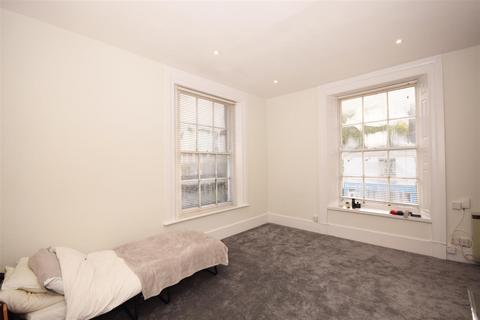 Studio to rent, Sheen Road, Richmond