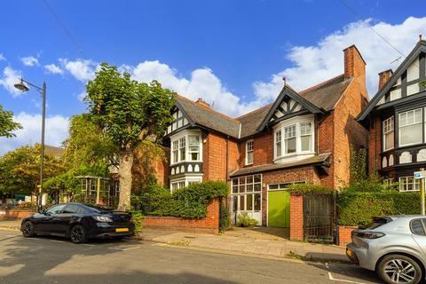 4 bedroom detached house for sale, St. James Road, Leicester