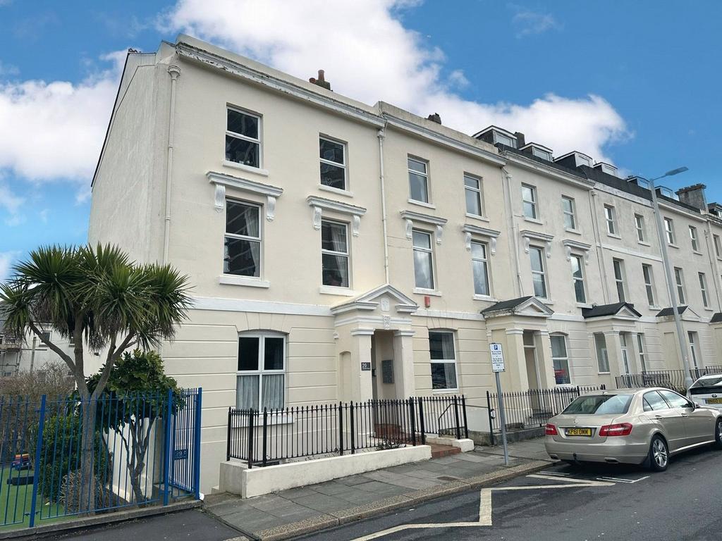 Plymouth, Devon 1 bed flat to rent £850 pcm (£196 pw)
