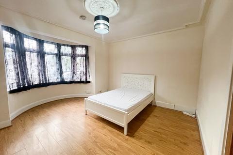 1 bedroom detached house to rent, Peterborough Gardens, Ilford, IG1