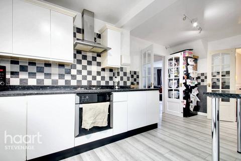 25 Angle Ways, Stevenage, SG2 9AP