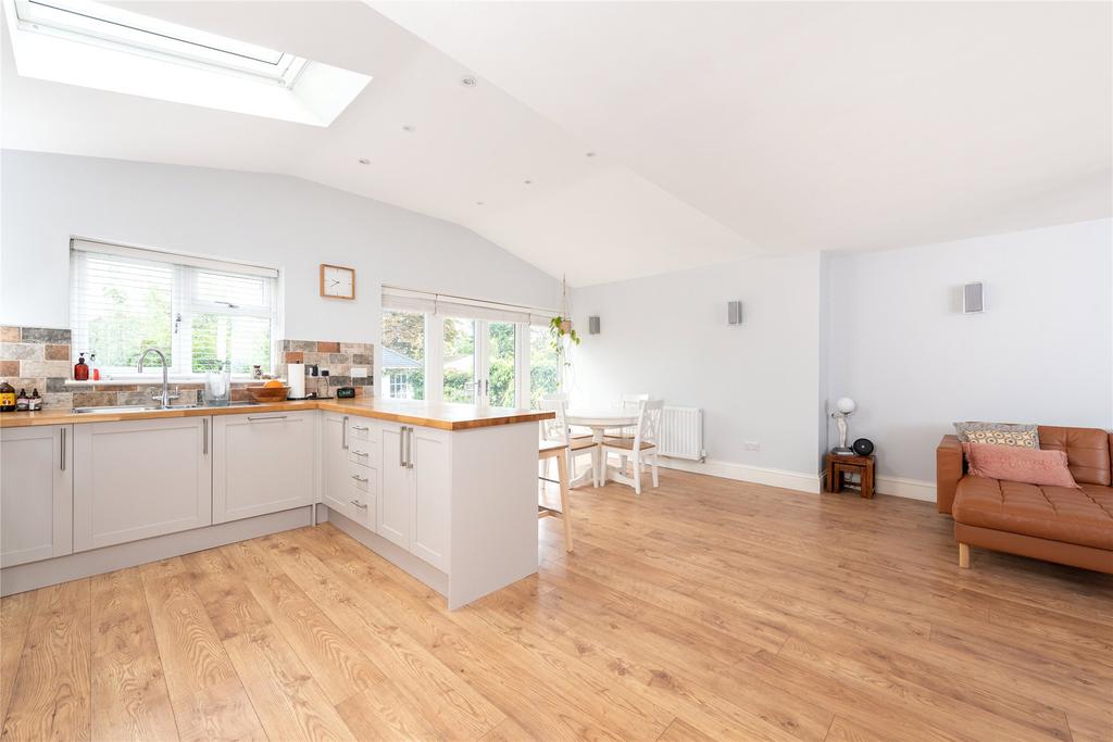 Kitchen/Dining Area