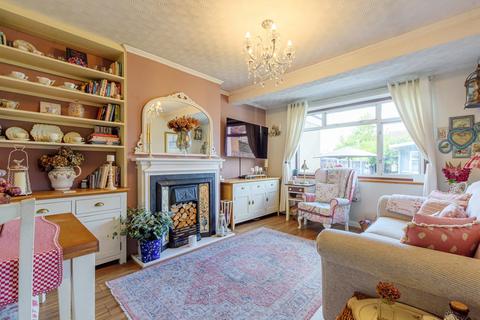 3 bedroom semi-detached bungalow for sale, Kent Avenue, Welling, DA16