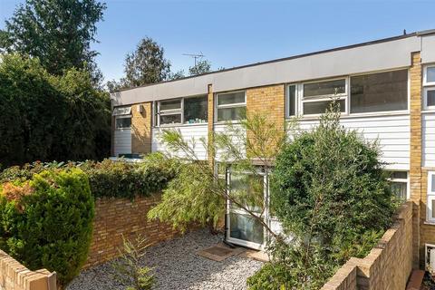 4, The Farm, 10 Princes Way, London, SW19 6QF