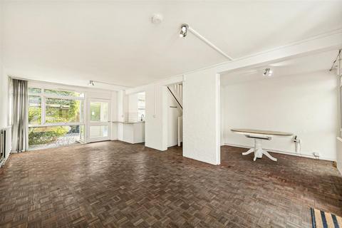 4, The Farm, 10 Princes Way, London, SW19 6QF