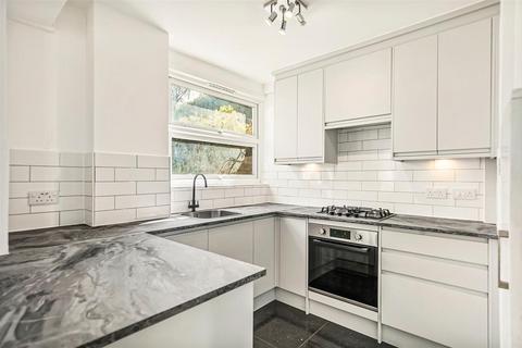 4, The Farm, 10 Princes Way, London, SW19 6QF