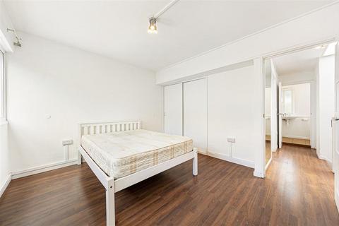 4, The Farm, 10 Princes Way, London, SW19 6QF