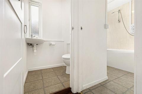 4, The Farm, 10 Princes Way, London, SW19 6QF