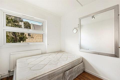 4, The Farm, 10 Princes Way, London, SW19 6QF