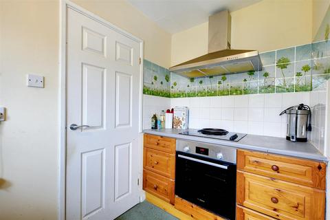 1 bedroom flat for sale, Oldham Court, School Lane