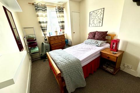 65 Chesford Road, Luton, LU2 8BE