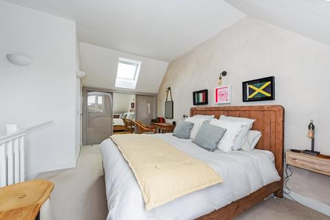 5 Foresters Drive, Liphook, GU30 7WR