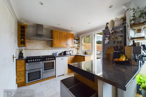 3 bedroom end of terrace house for sale, Bewbush, Crawley