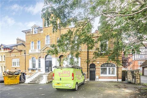 3 bedroom apartment to rent, Leigham Court Road, London, SW16