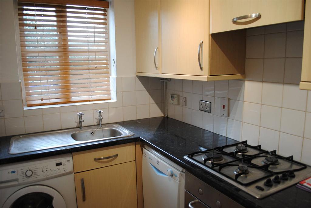 Nether VellMead, Fleet GU52 2 bed terraced house for sale £330,000