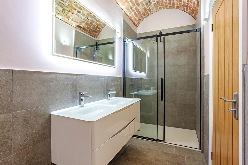 Example En Suite