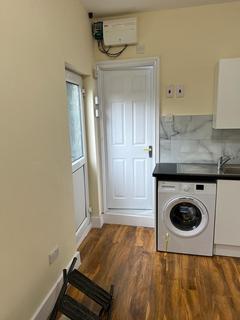 Studio to rent, Staines Road, Hounslow TW4