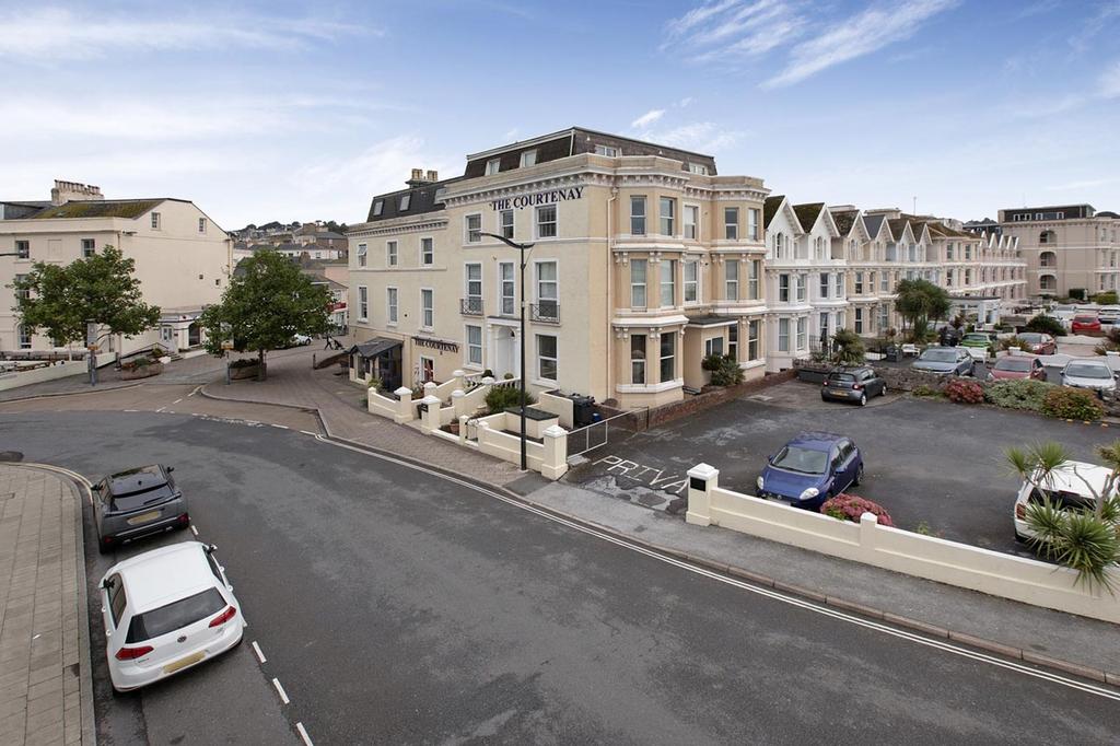 Courtenay Place, Teignmouth, TQ14 2 bed apartment for sale £425,000