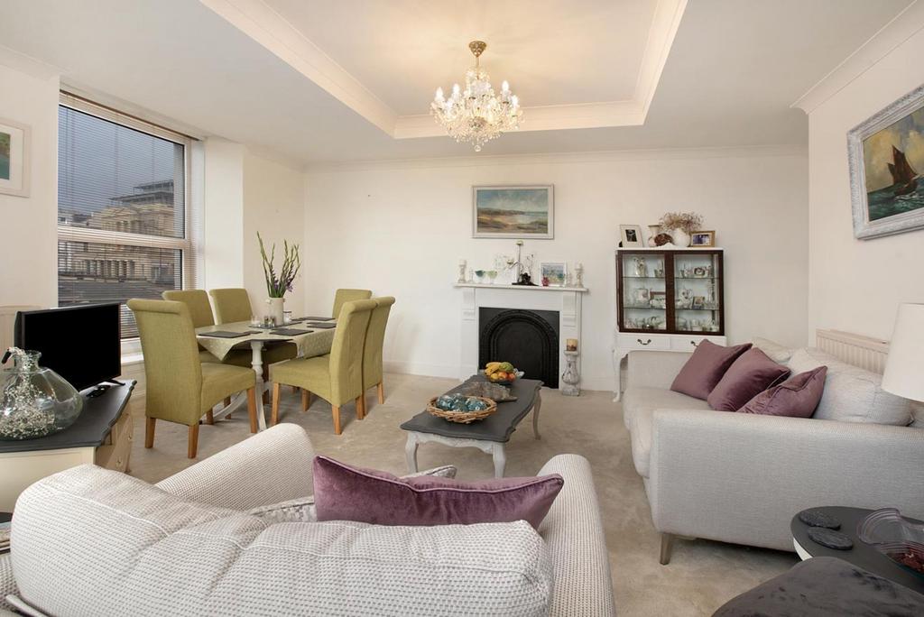 Courtenay Place, Teignmouth, TQ14 2 bed apartment for sale £425,000