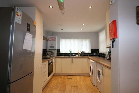 5 bedroom terraced house to rent, Riga Road, Manchester M14