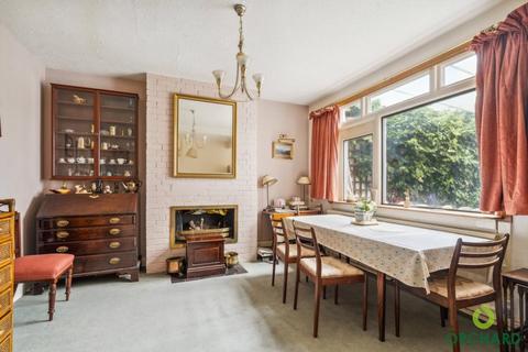 28 The Grove, Ickenham, Uxbridge, UB10 8QJ
