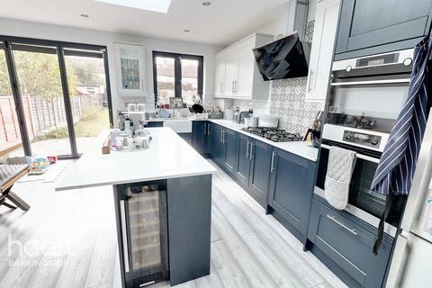 3 bedroom terraced house for sale, Applegarth Drive, Newbury Park