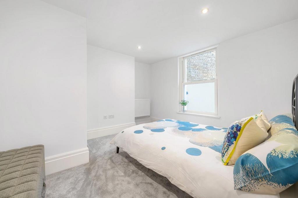 Bedroom 2.jpg