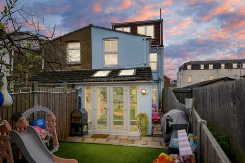 1 George Street, Shoeburyness, Southend-on-sea, SS3 9AB