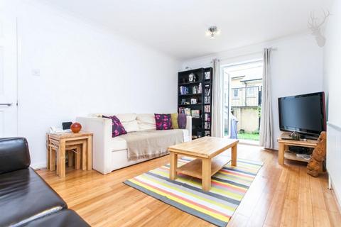 2 bedroom flat to rent, St. Pauls Way, Bow, London