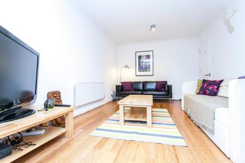 2 bedroom flat to rent, St. Pauls Way, Bow, London