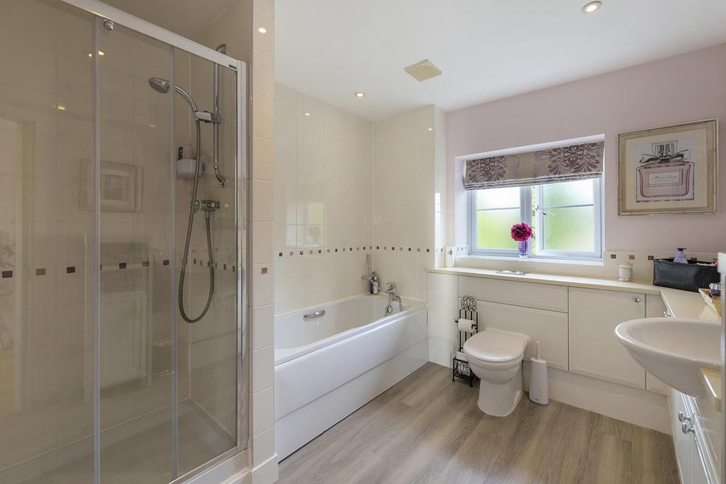 Main Ensuite