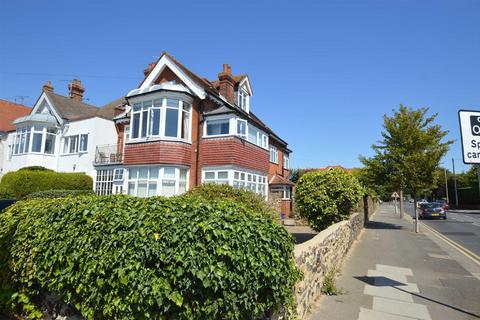 2 bedroom apartment to rent, Gloucester Terrace, Thorpe Bay