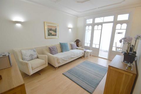 2 bedroom apartment to rent, Gloucester Terrace, Thorpe Bay