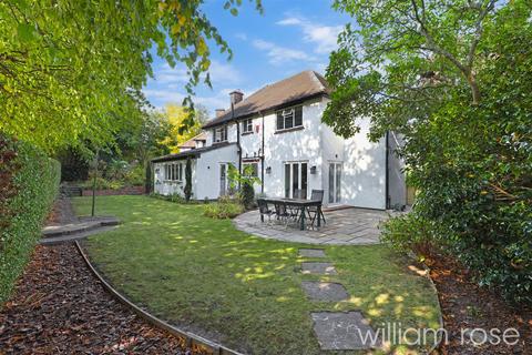 4 bedroom detached house for sale, Belmont Close, Woodford Green IG8