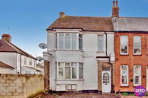 3 bedroom flat to rent, Fairfax Drive, Westcliff On Sea