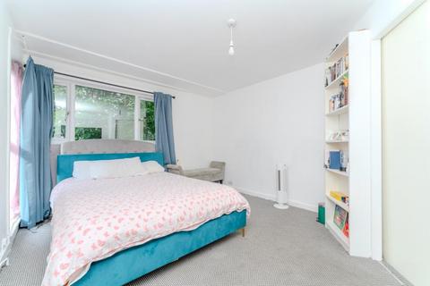 2 bedroom flat for sale, Garrick Close, W5