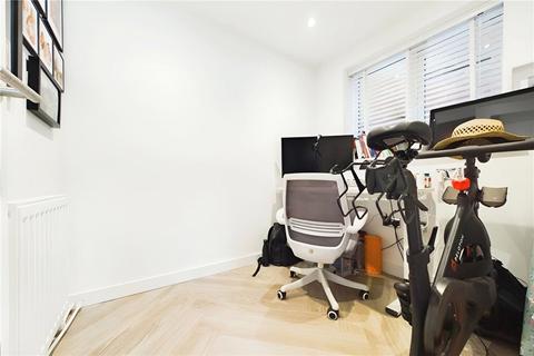 9 Bainbridge Road, Calcot, Reading, RG31 7BE
