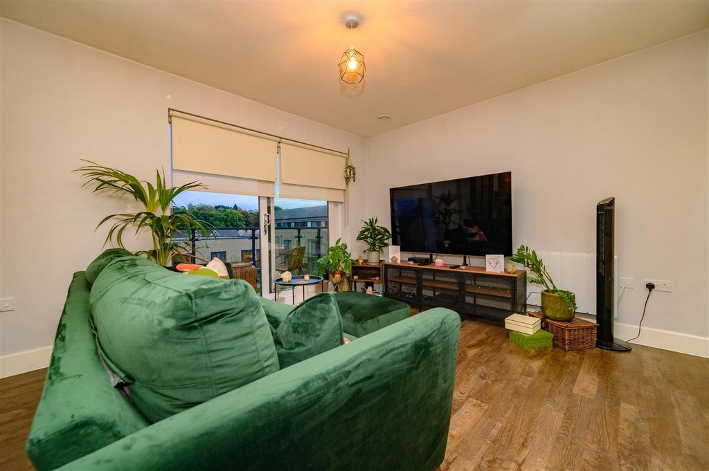 The Embankment, Nash Mills Wharf 1 bed flat for sale £260,000