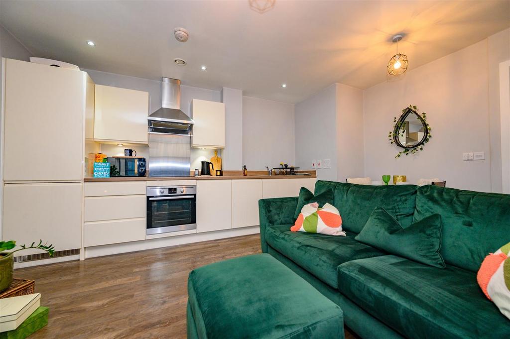 The Embankment, Nash Mills Wharf 1 bed flat for sale £260,000